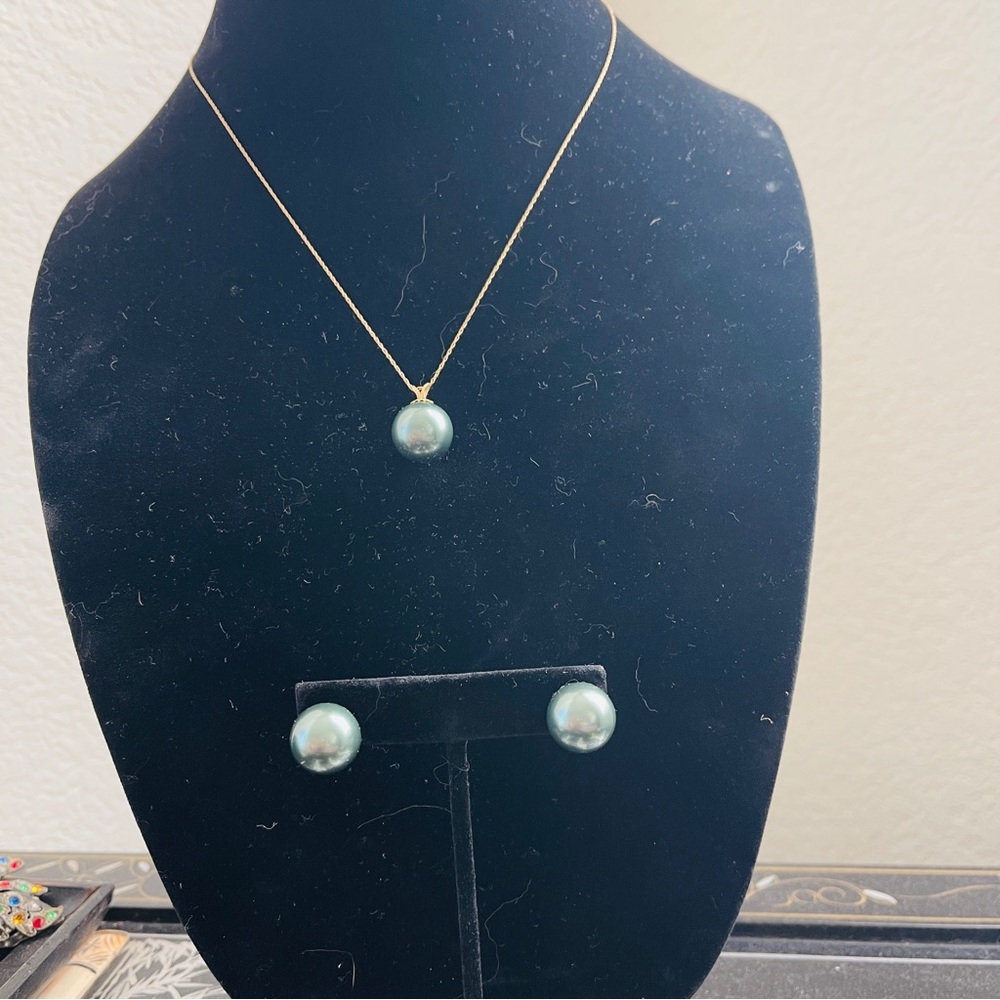 Vintage Italy 10K gold necklace chain with artificial black pearls earrings set